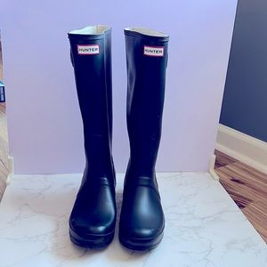 HUNTER black rain boots. Women’s Tall Size 11